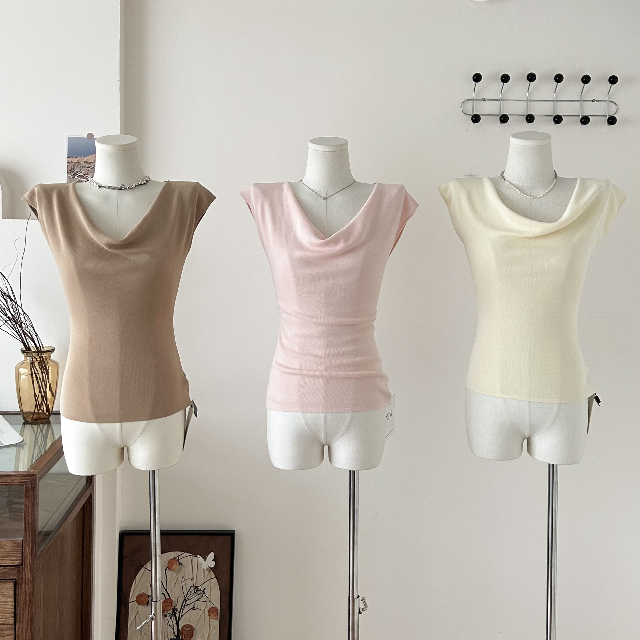 madofit Madou silk Jiaojiao 여자 친구 입소문 실크 주간 실크 우아함 흔들다 칼라 작은 날다 소매 맨위