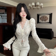 批发实拍实价 秋冬高级感钉珠花朵V领加绒<b class='q'>泡泡袖</b>蕾丝衫女减龄打底上衣