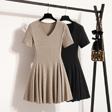批发实拍大码女装2026夏装新款短袖针织<b class='q'>连衣裙</b>修身显瘦法式V领<b class='q'>连衣裙</b>