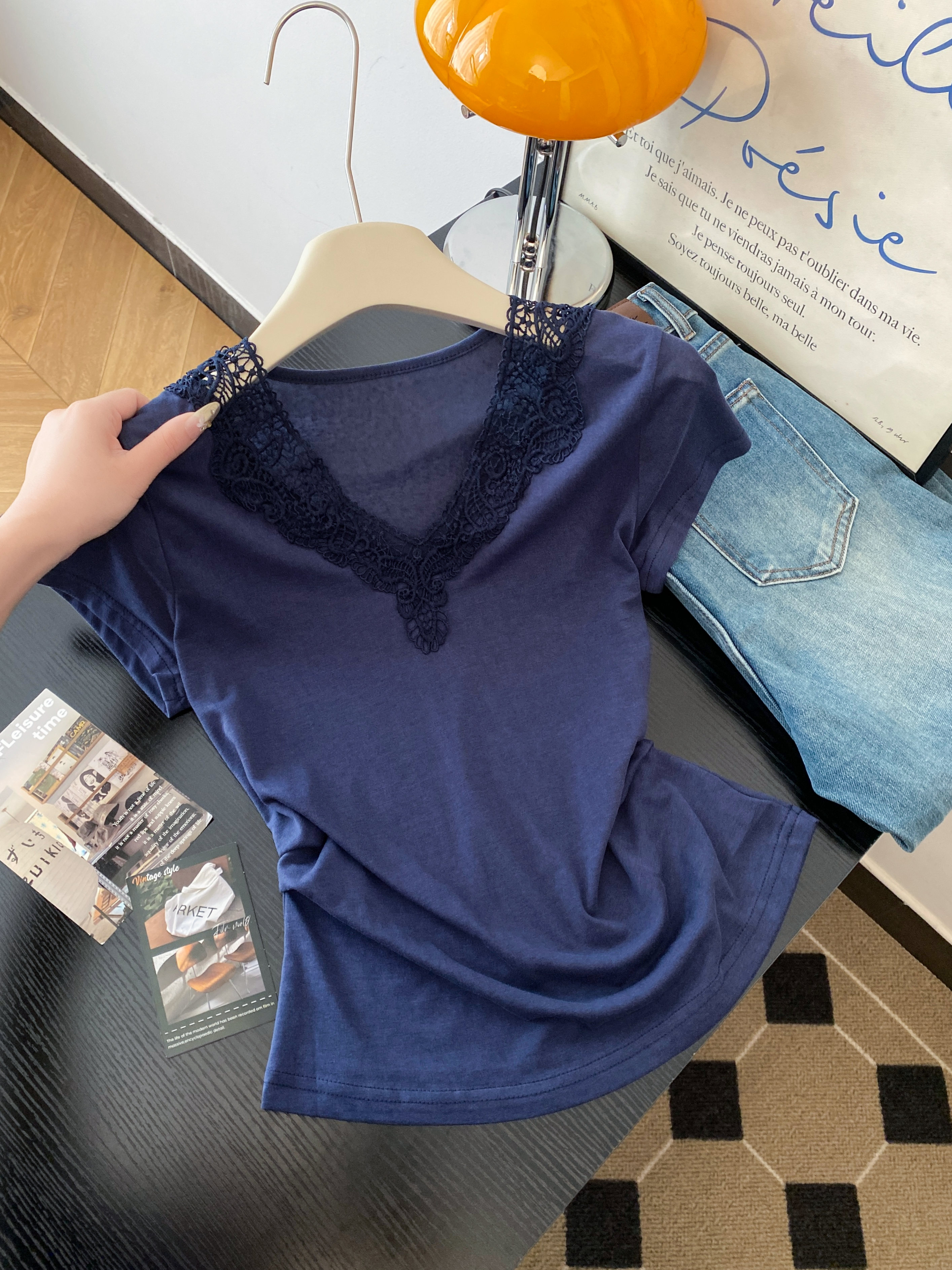 FA32025# 法式藏蓝色v领蕾丝花边正肩短袖t恤女夏季掐腰设计感短款上衣 服裝批發女裝批發服飾貨源