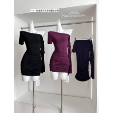 批发纯欲辣妹斜领露单肩短袖连衣裙女飘带设计感小个子皱褶包臀短裙夏