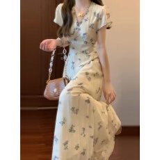 批发大码女装气质碎花<b class='q'>连衣裙</b>子女装夏季2026新款独特漂亮掐腰显瘦长裙