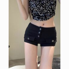 批发辣妹<b class='q'>短裤</b><b class='q'>女</b>2026春夏新款设计感扣子热裤美式复古修身显瘦休闲裤子