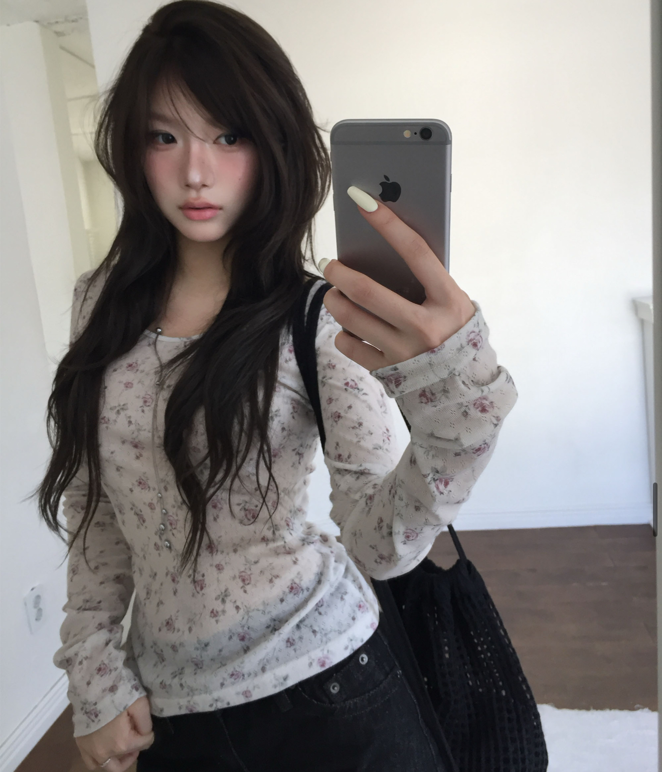 프랑스식 레트로 꽃무늬 프린트 몸매 가꾸기 슬림해 보이는 라운드 넥 기본 셔츠 긴팔 티셔츠 맨위