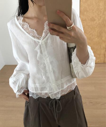 재고 있음 한국 ins 소녀 레이스 V 넥 셔츠 거품 소매 루즈핏 셔츠