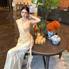 批发郑秀妍同款Freja挂脖不对称上衣鱼尾半裙套装CHENSHOP设计师<b class='q'>品牌</b>