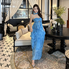 批发海边度假风蓝色印花挂脖抹胸<b class='q'>连衣裙</b>女夏不规则设计感露背<b class='q'>沙滩</b>长裙