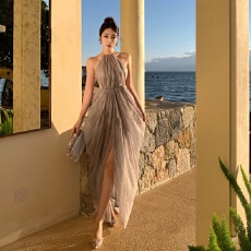 批发雾都恋人显锁骨压褶挂脖<b class='q'>连衣裙</b>性感大<b class='q'>露背</b>度假礼服