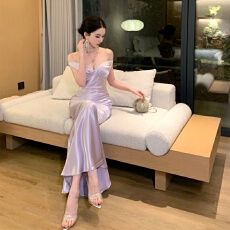 小千金风露背蝴蝶结抹胸裙光泽感落露肩醋酸缎面纯欲生日敬酒礼服