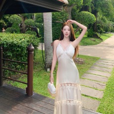 批发缎面垂感吊带<b class='q'>连衣裙</b>细肩带蕾丝拼接长裙