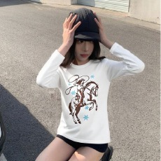 批发韩系白色长袖t恤女春秋冬穿搭印花圆领打底衫小宽松<b class='q'>休闲</b>内搭上衣