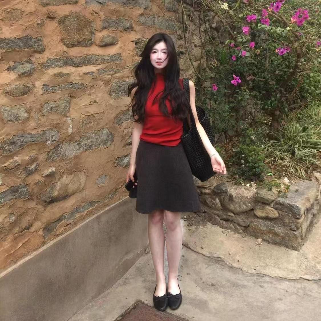 레트로 품격 반하이넥 몸매 가꾸기 조끼 빨간색 맨위 여성 봄 여름 하이웨이스트 슬림해 보이는 한 마디 반신 스커트 투피스 세트