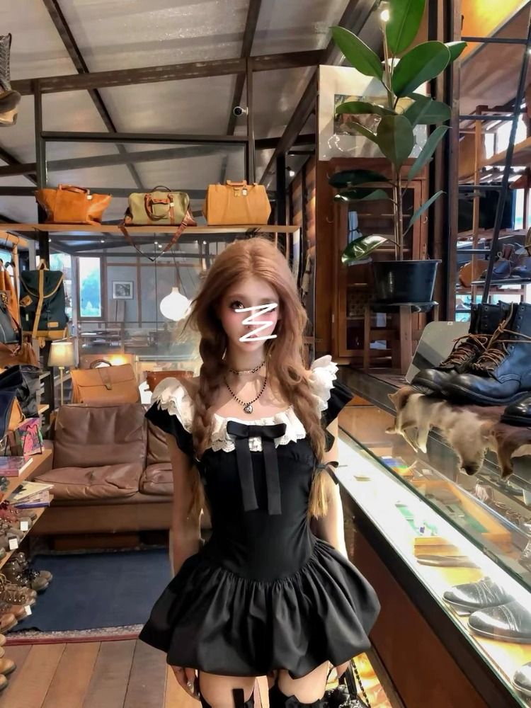 부유 한 가족 천 골드 센스 작은 검은 드레스 레이스 조각 오프숄더 여성 드레스 여름 허리 수축 슬림해 보이는 꽃밭 짧은 치마