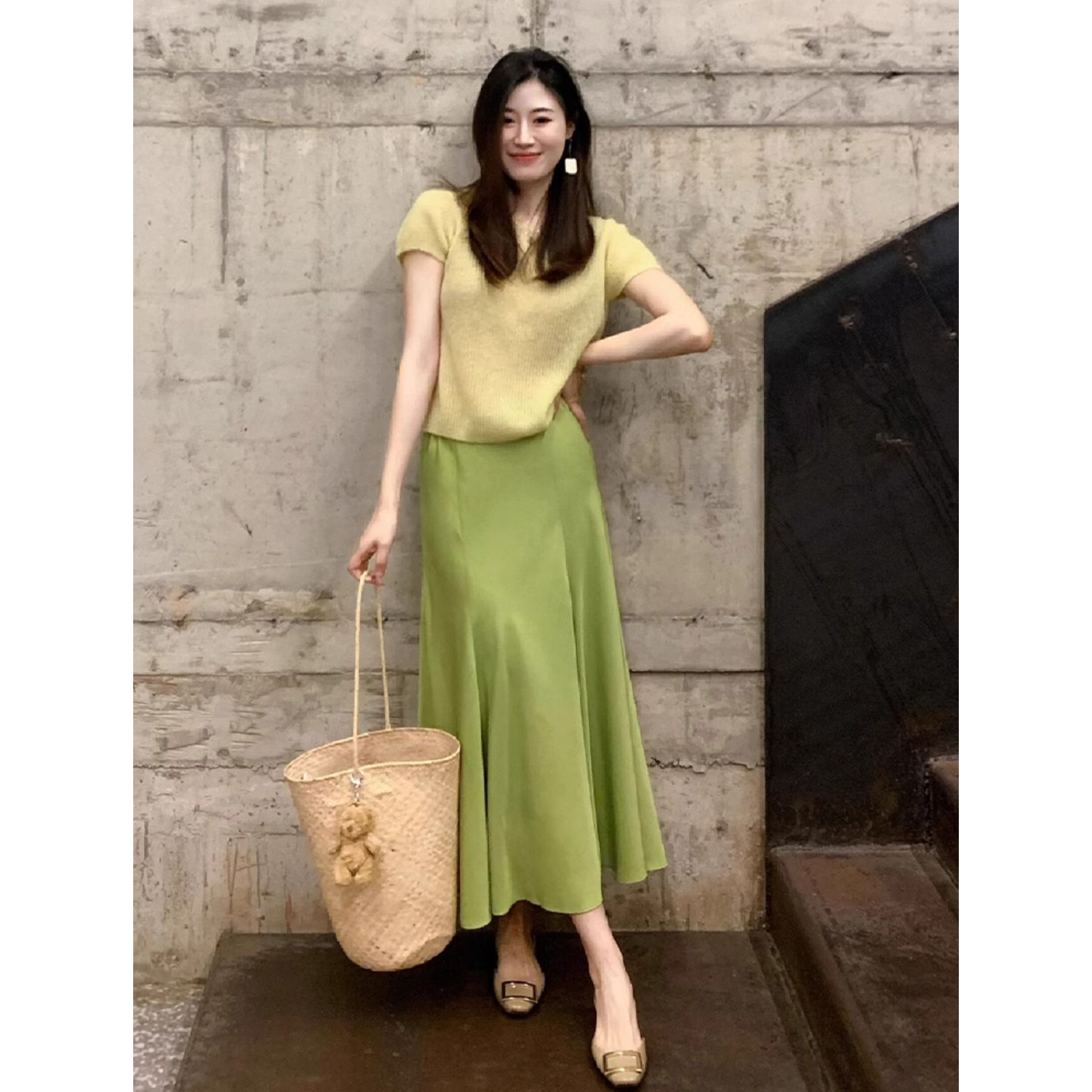 여름 도파민 착용 가져 가라. 고급 센스 품격 명문 여성 고급 여신 팬 녹색 아세트산 새틴 점프 슈트 치마 세트