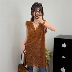 批发时尚V领<b class='q'>蕾丝</b>背心上衣女欧货2026春季新款钩花镂空无袖叠穿连衣裙