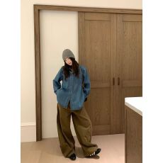 批发荒荒家刺绣口袋<b class='q'>牛仔</b><b class='q'>衬衫</b>2025冬季新款经典蓝色宽松休闲<b class='q'>衬衣</b>外套女