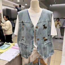 批发复古刺绣<b class='q'>牛仔</b>马甲女装无袖宽松坎肩背心外套设计感小个子春款新款