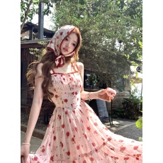 批发Q女家 3/23 花契玫瑰园/长短裙双版本～氛围感红色度假碎花<b class='q'>连衣裙</b>