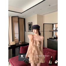 批发板栗可可Bankelili'绒雾蔷薇'氛围感纯欲斜肩多层网纱<b class='q'>连衣裙</b>女夏