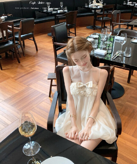 늦게 우산 우산 26 ss 구름 밀가루 부드러운 나비 매듭 훈련 버클 장미 꽃밭 치마 민소매 망사 드레스 미니 스커트