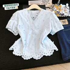 批发法式蕾丝<b class='q'>镂空</b>刺绣V领短袖衬衫女夏2026新款洋气减龄显瘦小衫上衣