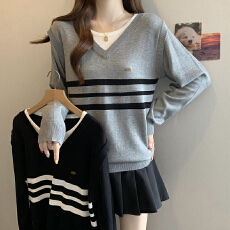 批发2026年春<b class='q'>秋</b>新款条纹拼色假两件长袖针织衫上衣大码女装微胖mm毛衣