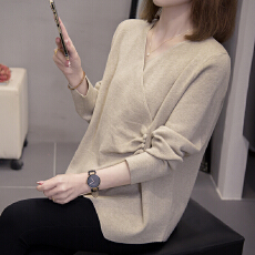 批发洋气设计感不对称长袖V领针织衫上衣大码女装微胖mm宽松内搭毛衣