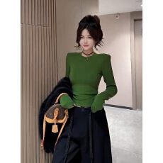批发简约基础款绿色正肩长袖T恤女秋冬季新款修身<b class='q'>显瘦</b>内搭打底衫上衣