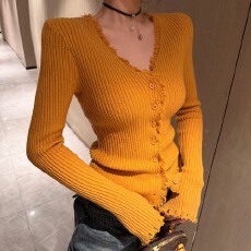 秋冬新款时尚百搭设计感毛边单排扣V领针织上衣女