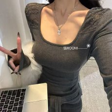 批发十三行2025秋冬新款韩版时尚百搭显瘦U领设计感<b class='q'>蕾丝</b>长袖<b class='q'>T</b><b class='q'>恤</b>女