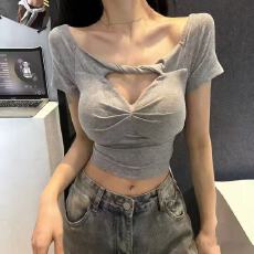 批发韩系辣妹斜肩镂空<b class='q'>T</b><b class='q'>恤</b>女2026夏修身百搭套头小众短款收腰<b class='q'>紧身</b>上衣