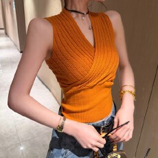 批发夏季新品时尚设计感交叉V领无袖针织显瘦背心女