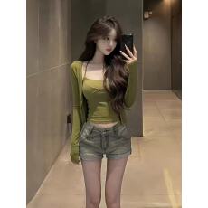 批发辣妹风U领吊带外搭短款开衫上衣两件套女春夏<b class='q'>修身</b>复古绿色套装