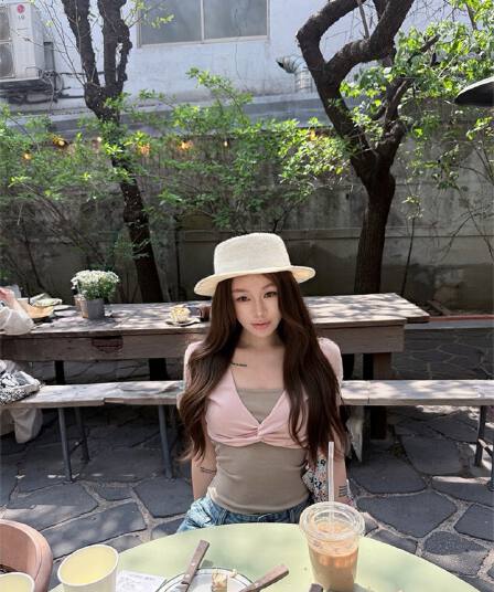 한 부서 페이크 레이어드 배색 비틀림 반팔 티셔츠 여성 여름 순수한 욕망 핫걸 자이언트 잘 생긴 디자인 센스 몸매 가꾸기 맨위