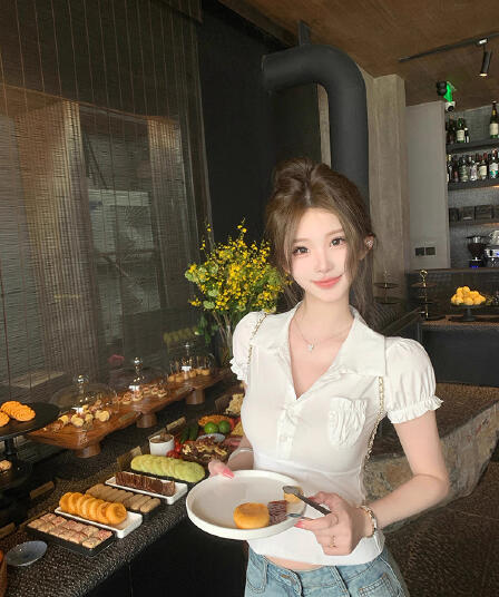 화이트 거품 소매 POLO 칼라 셔츠 맨위 여성 디자인 센스 몸매 가꾸기 달콤함 티셔츠 반팔 셔츠 여름 새로운
