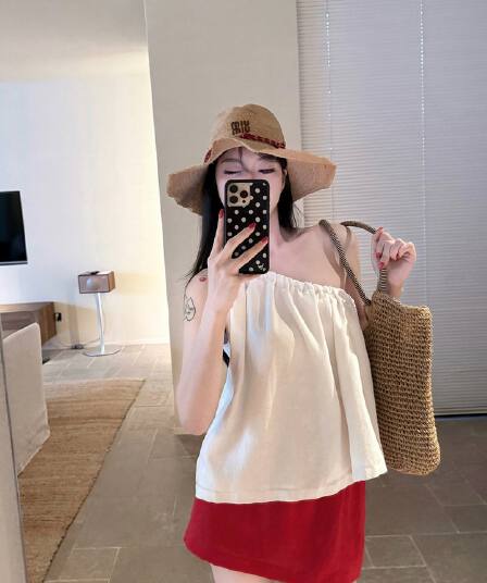 프랑스식 비스듬한 어깨 디자인 센스 캐미솔 여름 외출용 루즈핏 느긋한 캐주얼 품격 핫걸 민소매 맨위