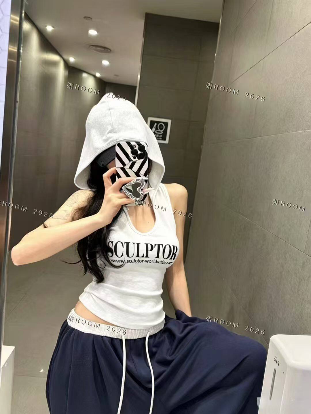 아메리칸 알파벳 프린트 후드 조끼 여성 여름 새로운 디자인 센스 핫걸 다용도 패션 슬림해 보이는 민소매 맨위