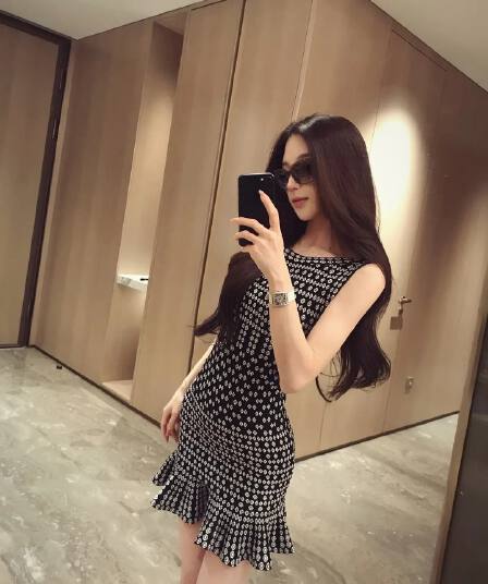 프랑스식 검정색 프린트 민소매 조끼 여성 드레스 여름 작은 샤넬 스타일 로얄 자매 아름다운 몸매 가꾸기 타이트 스커트 미니 스커트