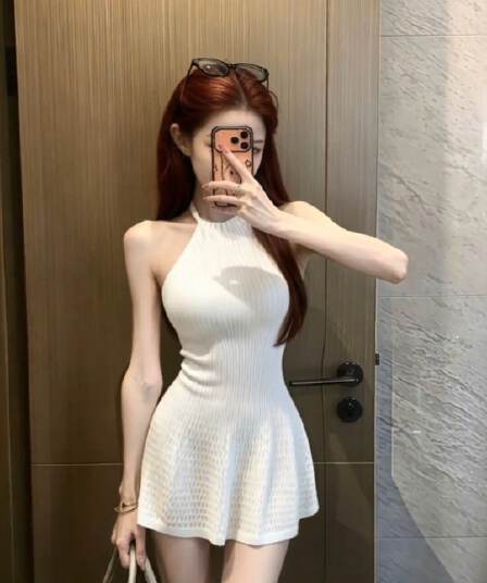 천 금빛 바람 화이트 행침 목 니트 여성 드레스 여름 새로운 고급 센스 허리 수축 슬림해 보이는 민소매 한 마디 치마
