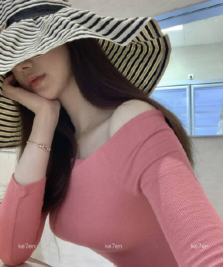 품격 명문 여성 스타일 몸매 가꾸기 긴팔 티셔츠 여성 미니멀리즘 고급 보트넥 오프숄더 허리 수축 슬림해 보이는 패션 맨위