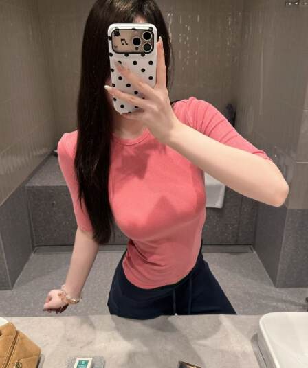 한국 동대문 이른 가을 익스트림 제인 테두리 라운드 넥 중간 소매 몸매 가꾸기 기본 셔츠 여성 다용도 슬림해 보이는 기초 색상 맨위
