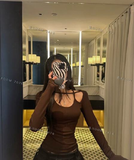 장 room 새로운 2026 가을 섹시함 홀로우 아웃 u 칼라 긴팔 행침 목 여성 몸매 가꾸기 기본 셔츠 핫걸 순수한 욕망 맨위