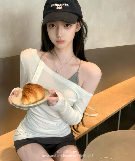 화이트 워터 여성 soft 한 여성 산소 세트 그룹 라이 경기 서울 비스듬한 어깨 티셔츠 계단식 반바지 여성 이른 가을 부드러운 맨위