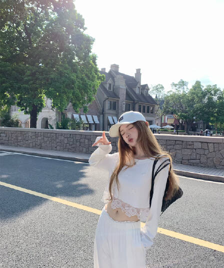 크림 레이스 t 느슨함 센스 비스듬한 어깨 대 칼라 느긋한 레이스 긴팔 티셔츠