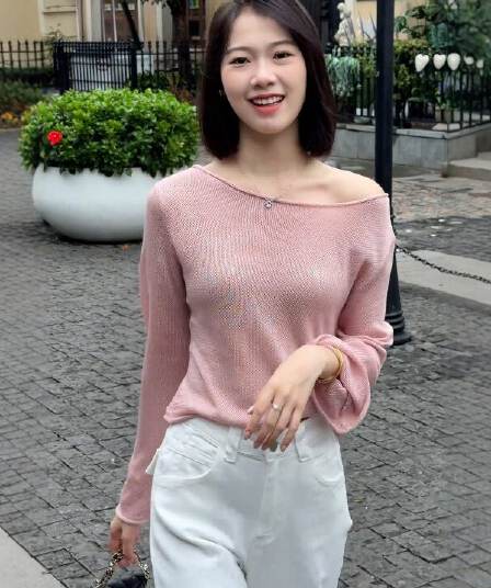 프랑스식 느긋한 바람 비스듬한 칼라 나팔 긴팔 니트 스웨터 여성 이른 가을 새로운 루즈핏 슬림해 보이는 고급 센스 오프숄더 맨위