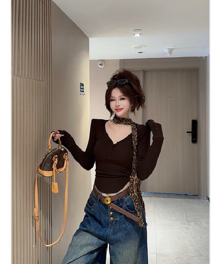 이른 가을 신제품 패션 다용도 V넥 슬림해 보이는 긴팔 맨위 여성