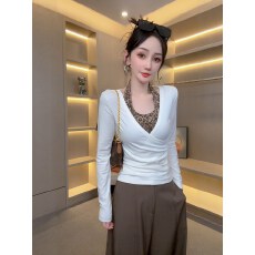 豹纹挂脖拼接长袖t恤女打底衫2026秋季新款修身显瘦内搭短款上衣