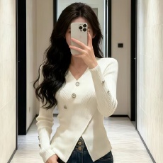 批发已出货   时尚爆款V领纽扣设计款<b class='q'>不规则</b>修身显瘦百搭打底<b class='q'>针织衫</b>女