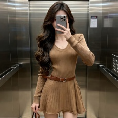 批发已出货  法式时尚复古修身显瘦V领针织长袖短款配腰带百褶<b class='q'>连衣裙</b>