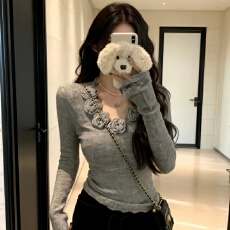 批发已出货 小众V领木耳边设计感立体花朵喇叭袖针织衫修身显瘦上衣女